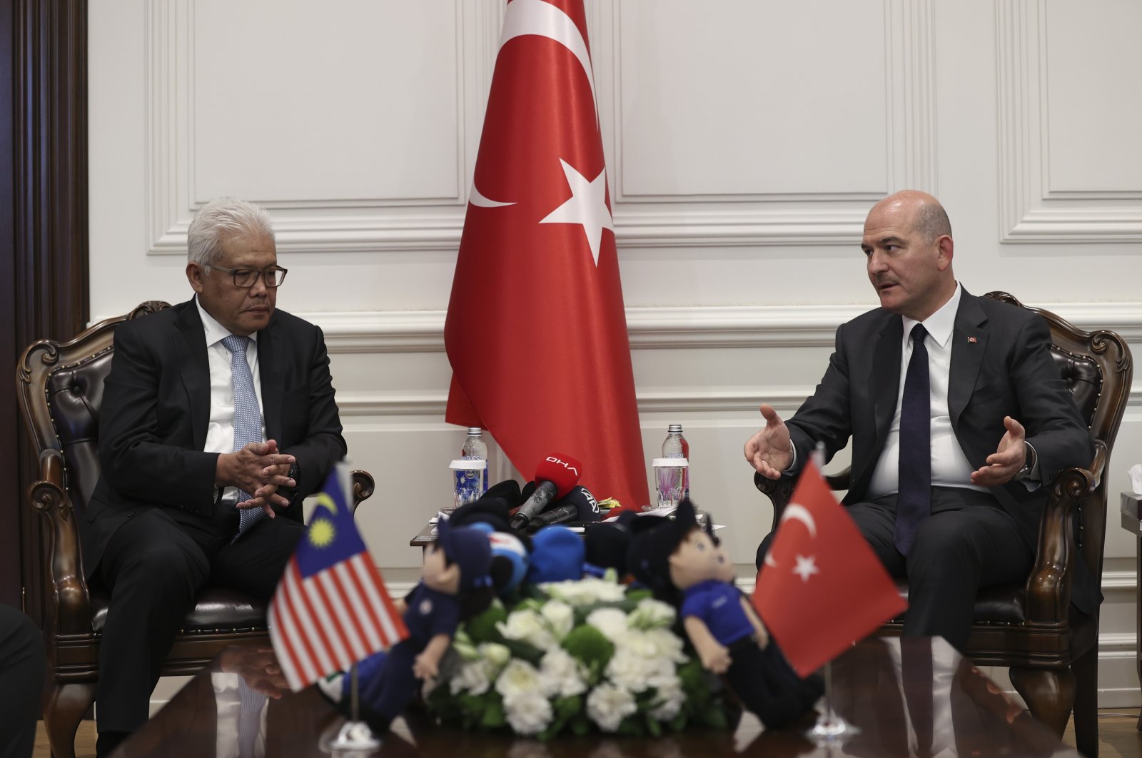 Malaysia&#039;s Interior Minister Hamzah Zainudin is received by Turkish Interior Minister Süleyman Soylu in the capital Ankara, Turkey, June 2, 2022. (AA)