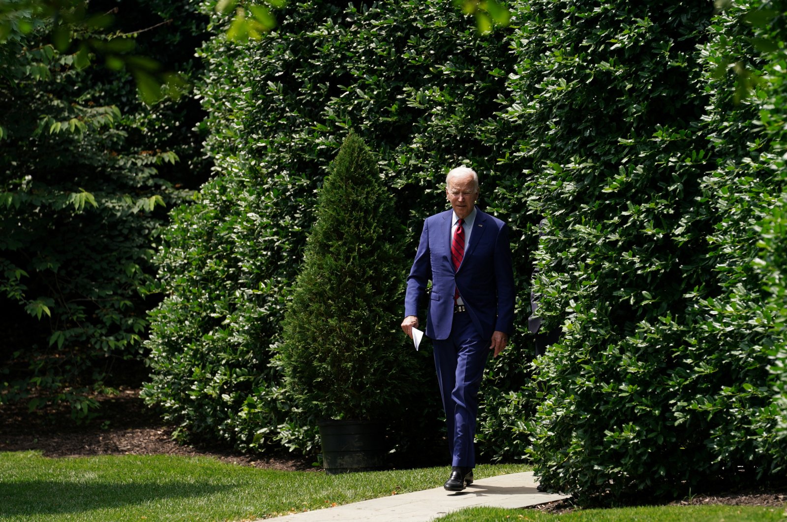 U.S. President Joe Biden walks toward the Oval Office for a meeting with Sen. Chris Murphy to discuss gun reform, at the White House, Washington, U.S., June 7, 2022. (Reuters Photo)