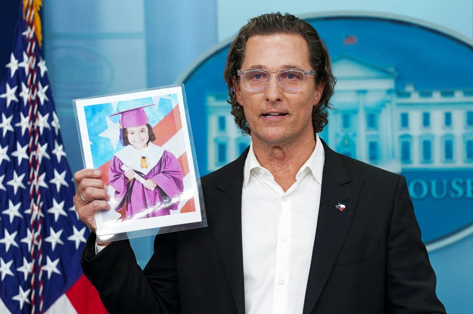 Actor Matthew McConaughey holds a picture of 10-year-old school shooting victim Alithia Ramirez as he speaks to reporters about the recent mass shooting at an elementary school in his hometown of Uvalde, Texas during a press briefing at the White House in Washington, U.S., June 7, 2022. (Reuters Photo)