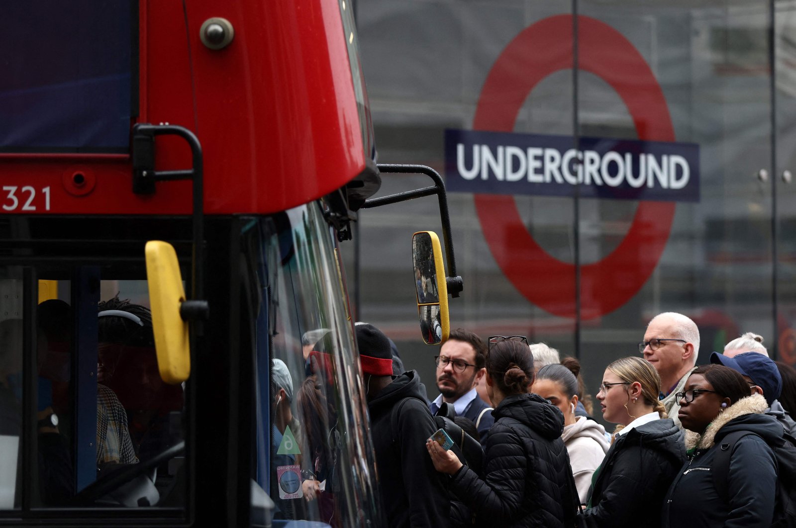 Commuters attempt to board a bus outside Victoria train station during a 24-hour strike by nearly 4,000 London Underground station staff, in London, U.K., June 6, 2022. (AFP Photo)