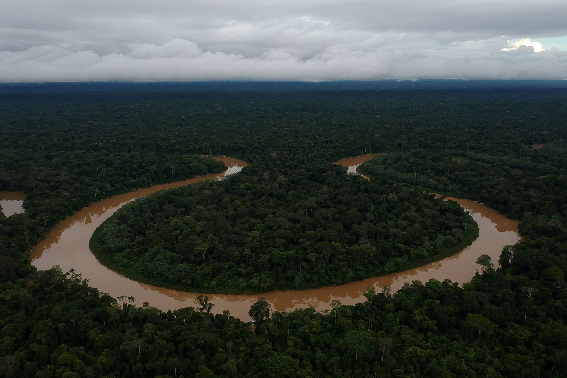 Pemandangan umum sungai Itacoai, di tanah adat, dekat perbatasan dengan Peru, di Lembah Javari, 28 November 2018. (Foto Reuters)