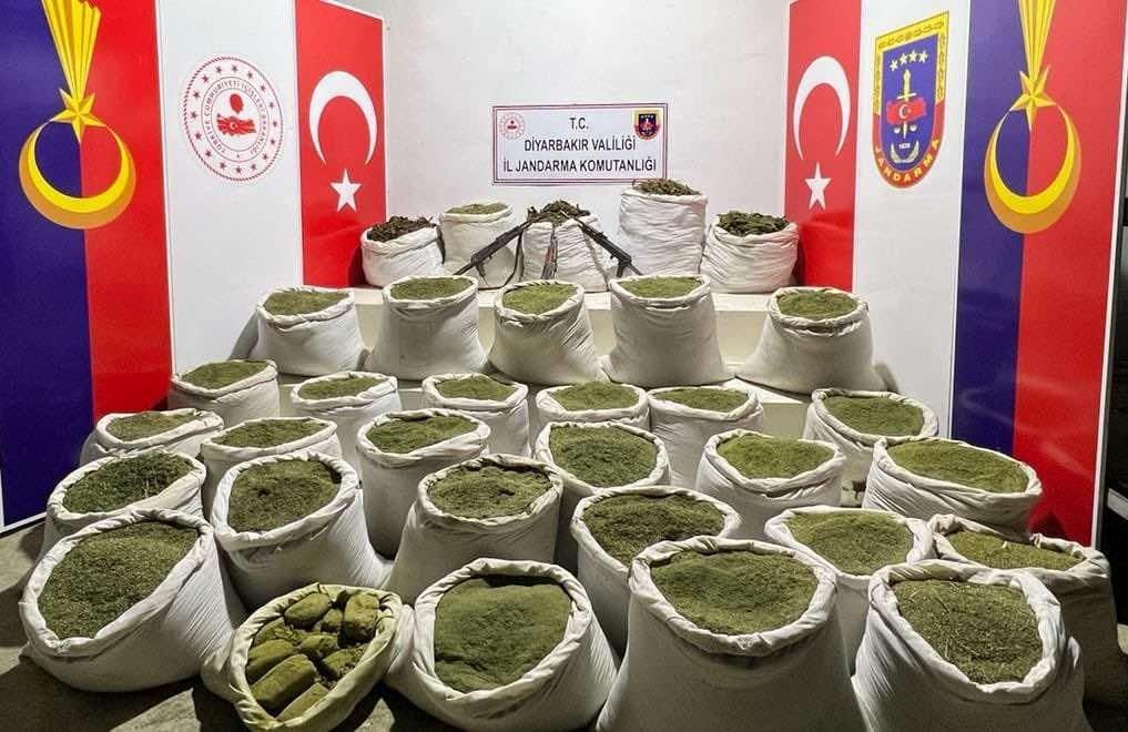A gendarmerie display of drugs impounded in operations, in Diyarbakır, southeastern Turkey, June 9, 2022. (DHA PHOTO)