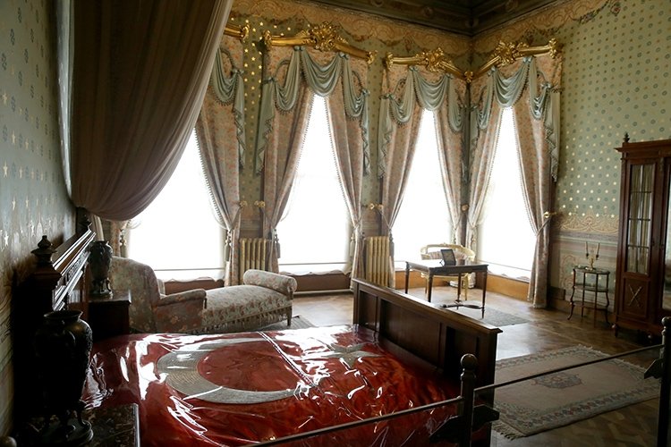 Kamar 71, tempat Mustafa Kemal Atatürk, pendiri republik Turki, meninggal di Istana Dolmabahçe, Istanbul, Turki, 17 Agustus 2021. (AA Photo)