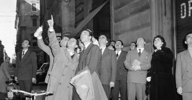 A group of Romans gather to watch a small bright object move slowly across the sky above Rome, Italy Nov. 12, 1954. (AP Photo)