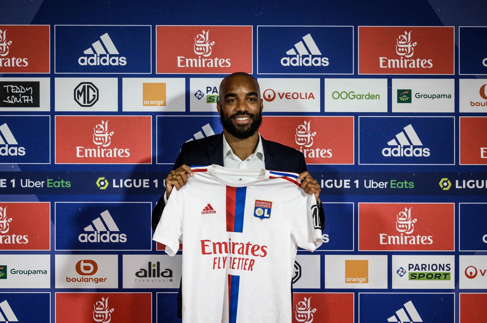 Former France international Alexandre Lacazette poses with his jersey during a press conference to announce his return to Lyon, Decines-Charpieu, France, June 9, 2022. (AFP Photo)