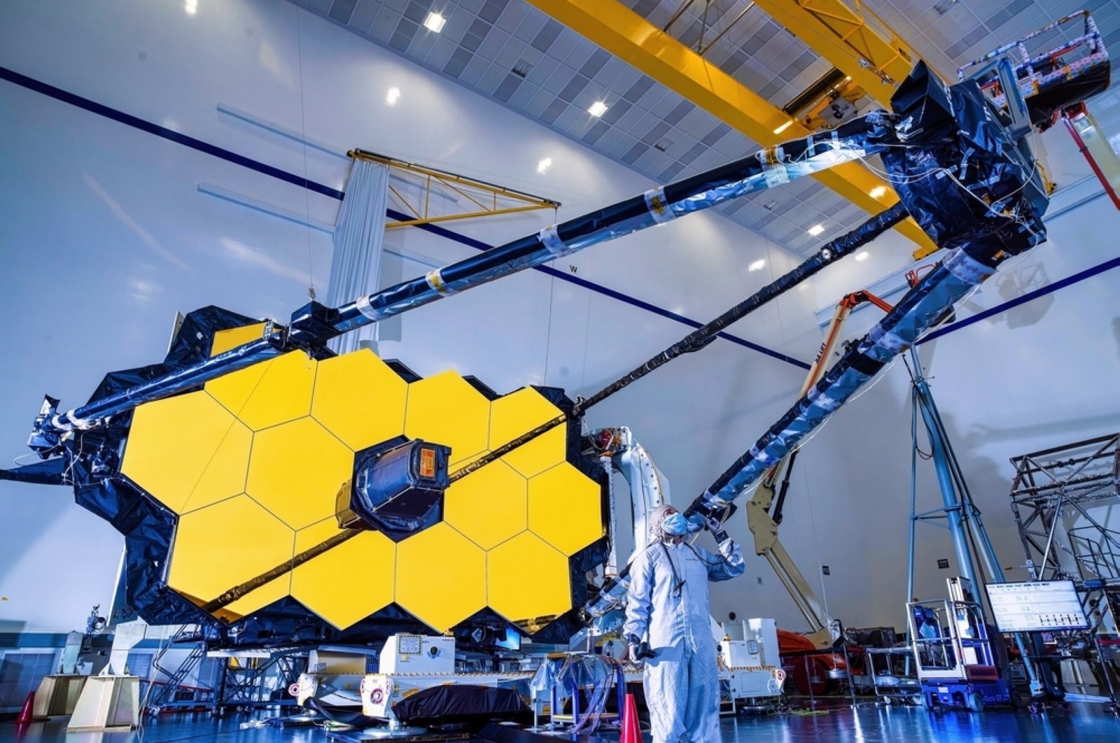 Micrometeoroid mencapai teleskop luar angkasa paling kuat di dunia