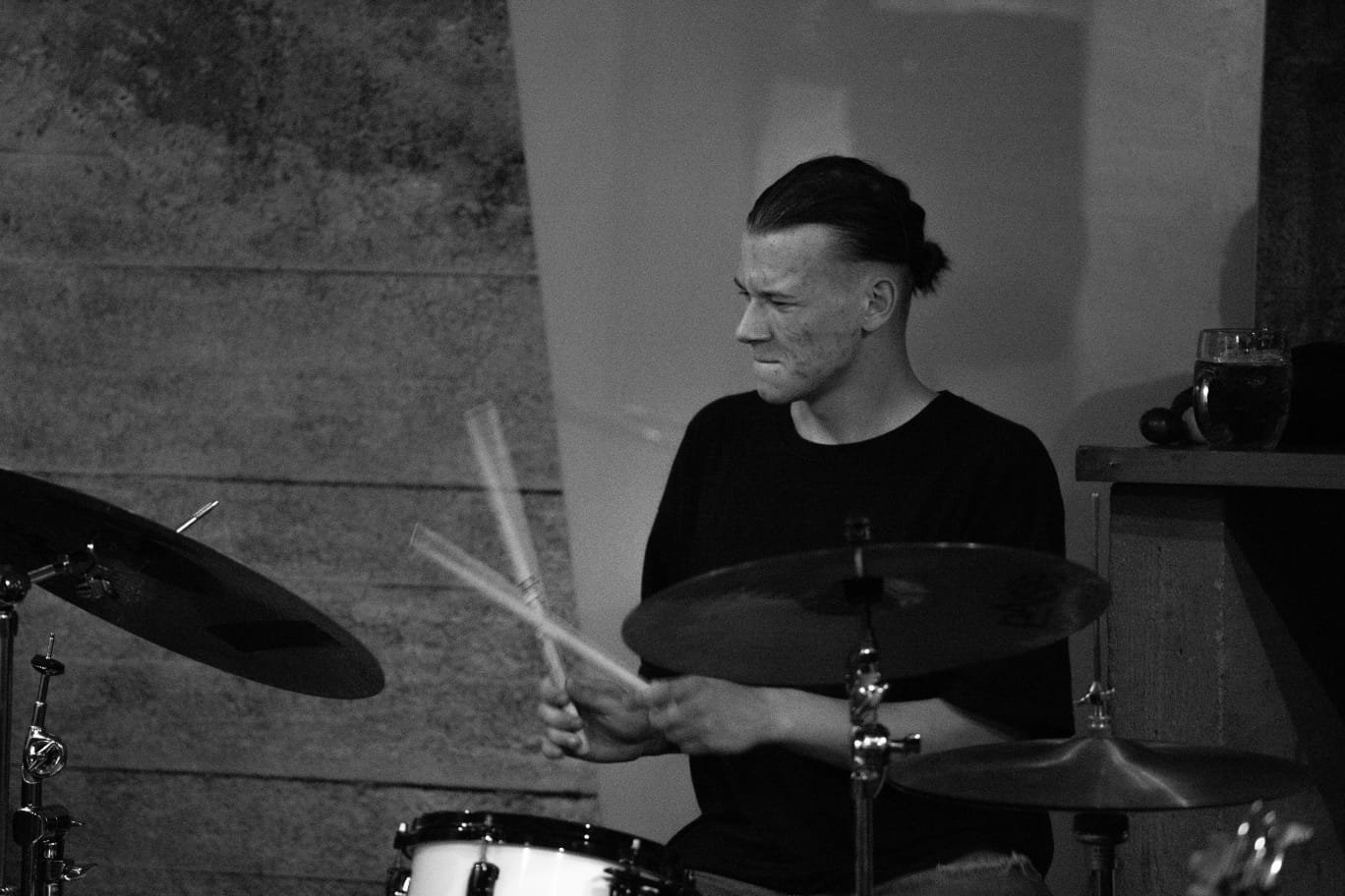 Vaclav Pitule adalah anggota dari band Tiga Wajah, yang merupakan salah satu penampil di Festival Jazz Afyonkarahisar ke-22.  (Sumber dari festival) 
