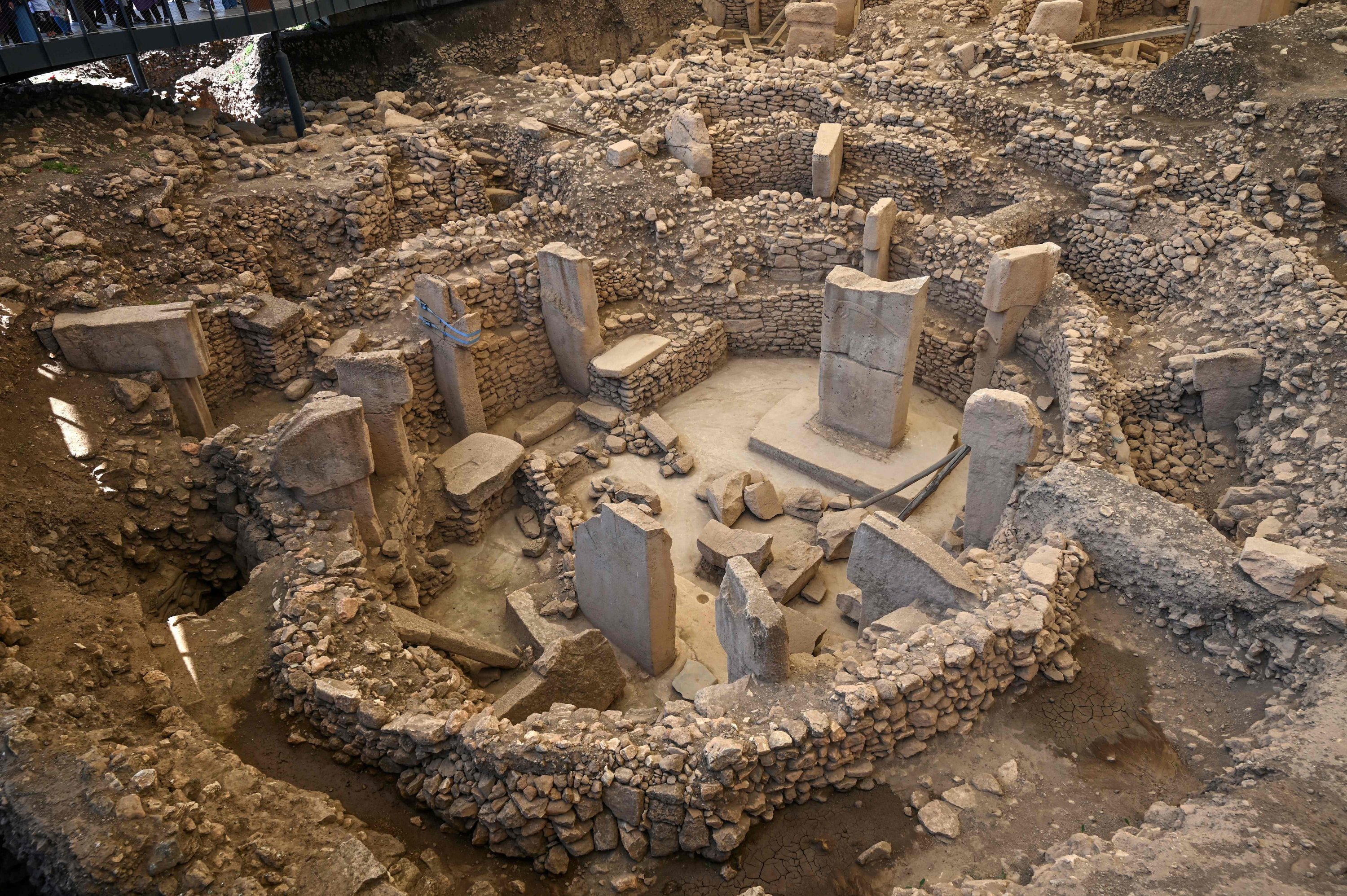 Gambar menunjukkan pilar di situs arkeologi Göbeklitepe di anlıurfa, Turki, 18 Mei 2022. (AFP Photo) 