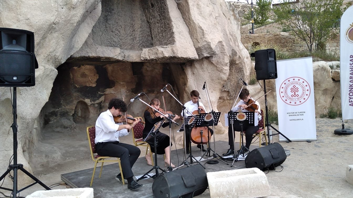 Konser penutup Festival Musik Klasik Afyonkarahisar dibawakan oleh Veloce String Quartet di desa Ayazini di Lembah Frigia.  (Sumber dari festival)