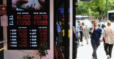 People pass by an exchange office in Istanbul, Turkey, June 7, 2022. (Reuters Photo)