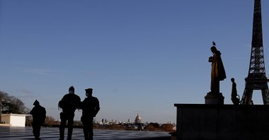 Police officers stand guard near the Eiffel Tower, in Paris, France, Nov. 21, 2020. (AP PHOTO)