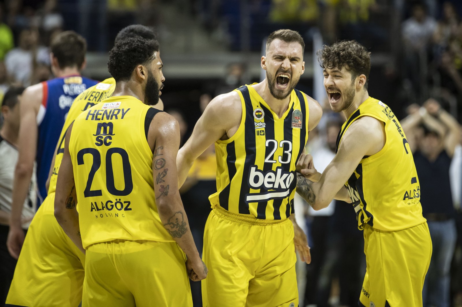 Fenerbahçe bergerak dalam kemenangan untuk mengklaim gelar bola basket Turki