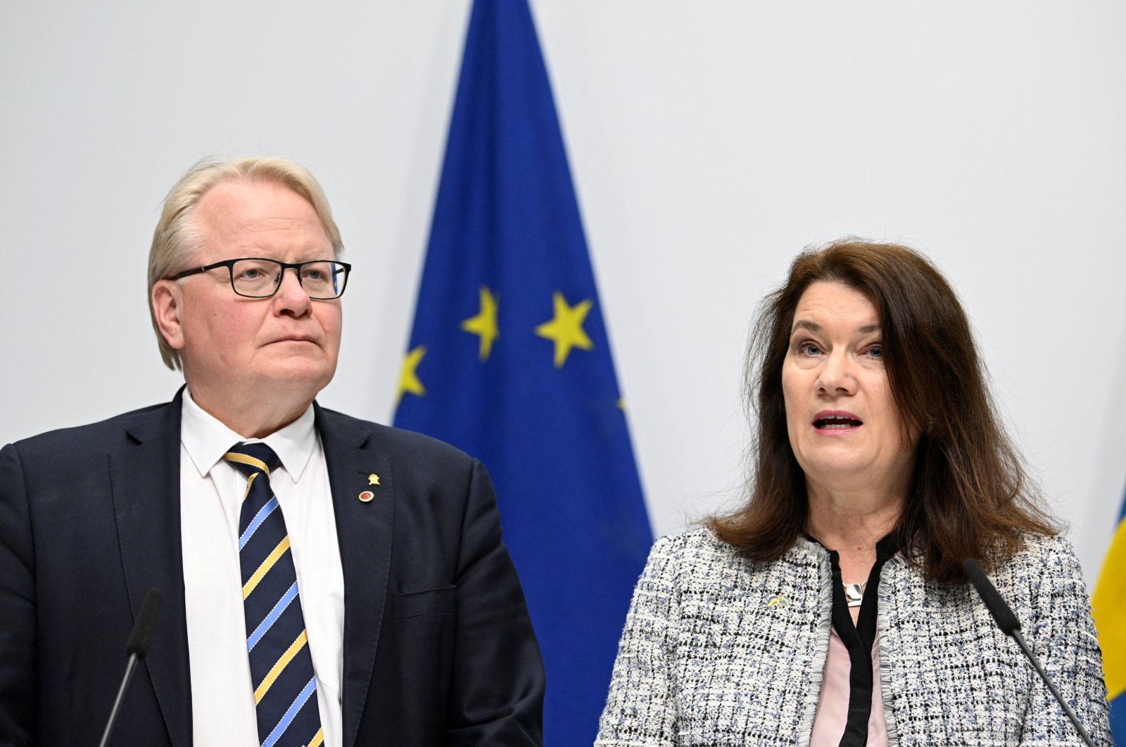 Sweden&#039;s Defense Minister Peter Hultqvist (L) and Foreign Minister Ann Linde present a security policy analysis during a news conference in Stockholm, Sweden, May 13, 2022. (Reuters Photo)