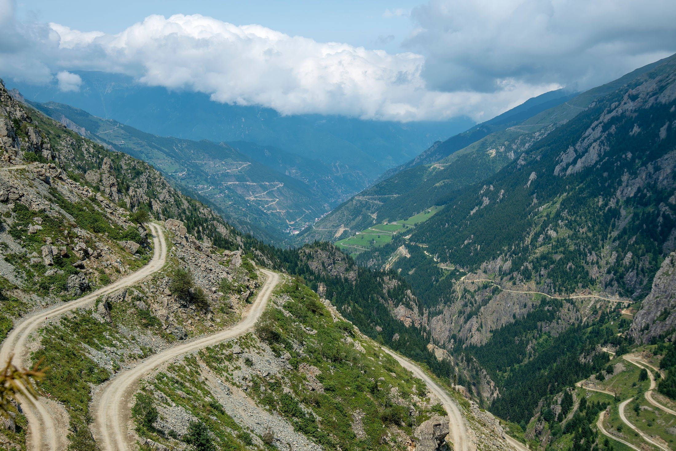 Among the most treacherous roads in the world, the Derebaşı Bends in Turkey's Black Sea region is an adventure wonderland for thrill seekers. (Shutterstock Photo)