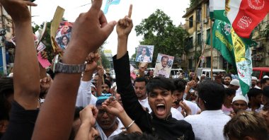 Muslims shout slogans during a protest demanding the arrest of Bharatiya Janata Party (BJP) member Nupur Sharma for her comments about the Prophet Mohammed, Kolkata, India, June 10, 2022. (Reuters Photo)