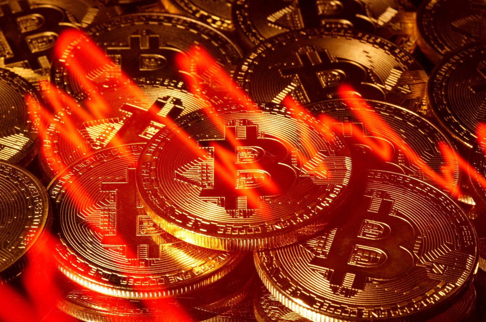 Bitcoin merosot di bawah .000, terendah dalam 18 bulan