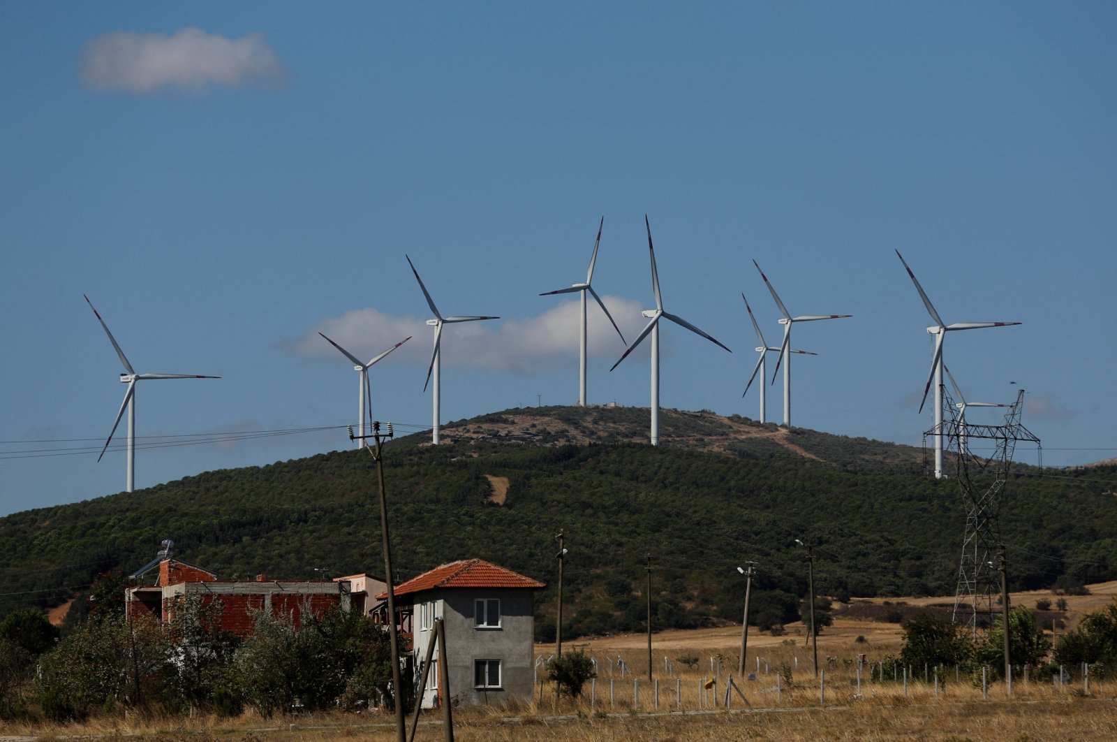 Wind turbines used to generate electricity are seen near the town of Susurluk in Balıkesir province, Turkey, Aug. 31, 2017. (Reuters Photo)
