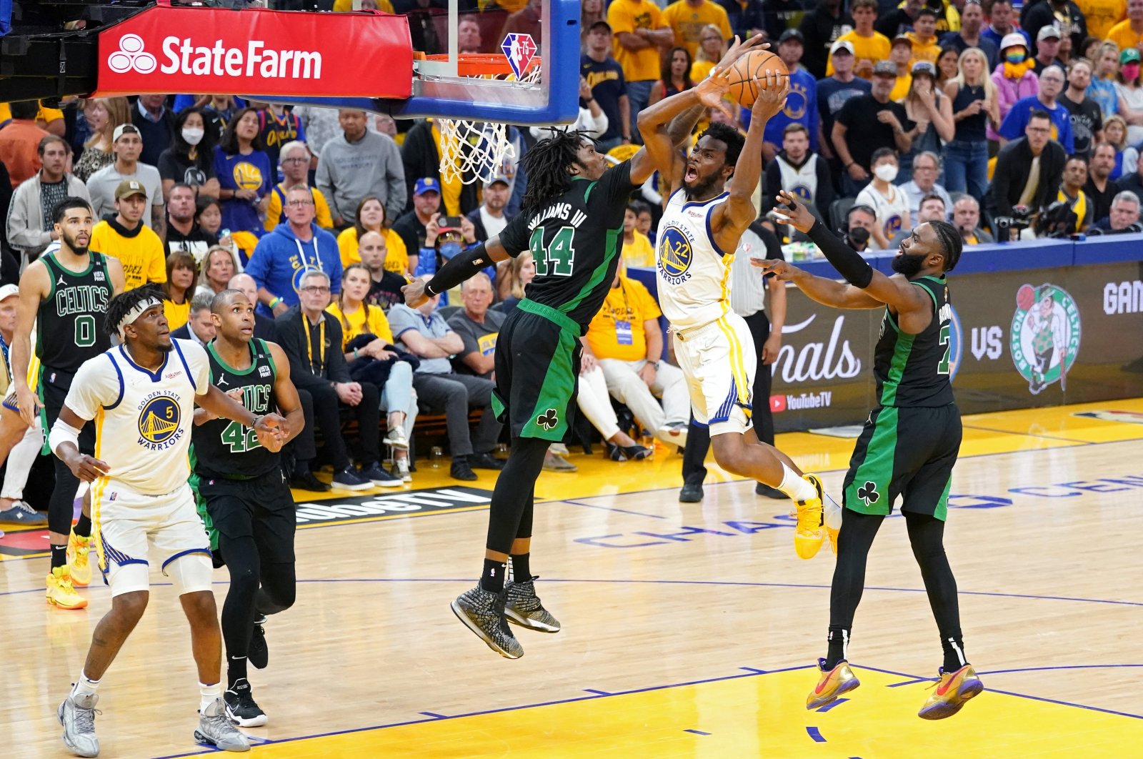 Warriors forward Andrew Wiggins (2nd R) goes to the basket during Game 5 of the 2022 NBA Finals, San Francisco, California, U.S., Jun 13, 2022. (Reuters Photo)