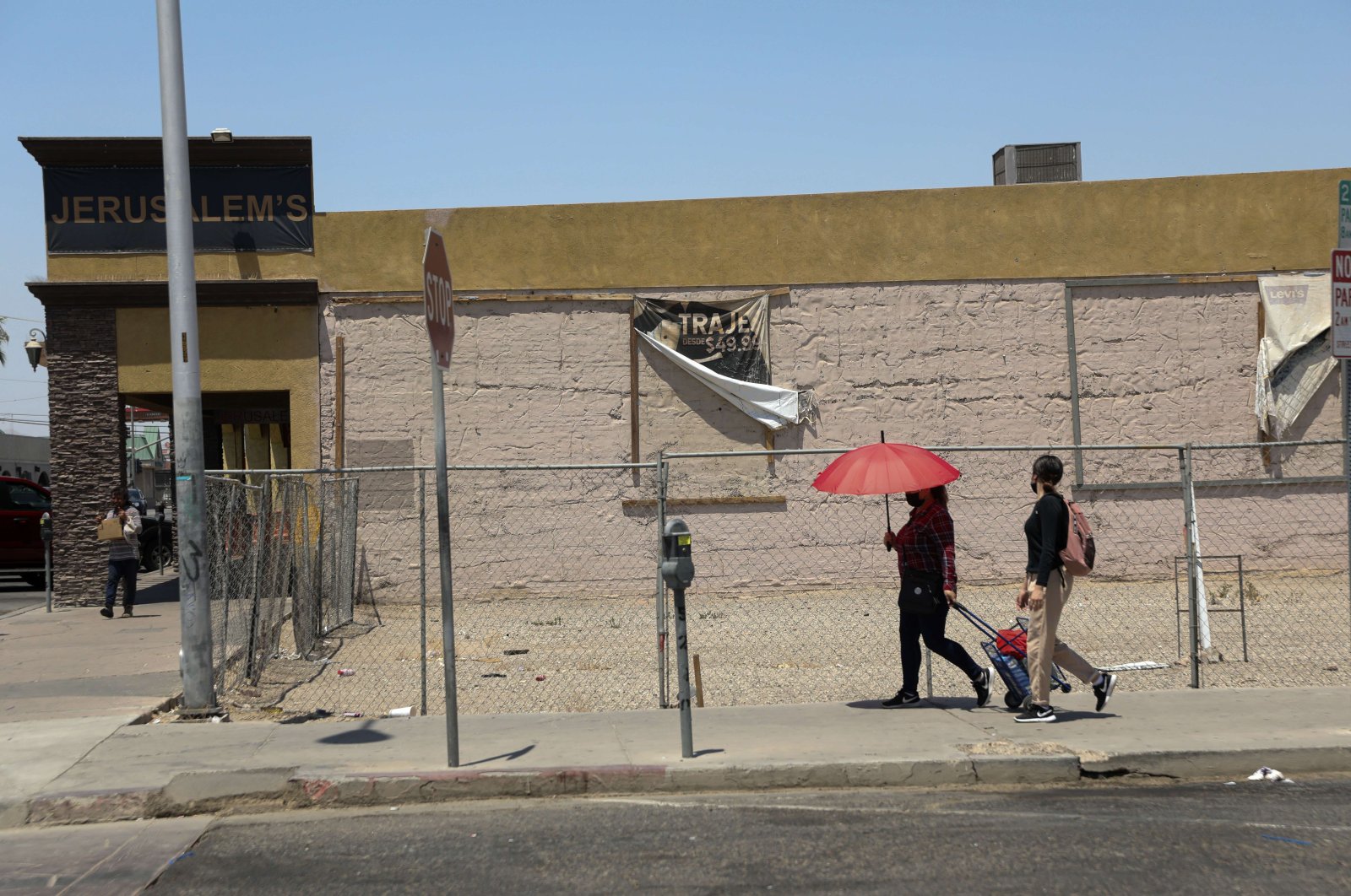 People walk downtown as the temperature reached around 115 degrees Fahrenheit (46.11 degrees Celsius) in Calexico, California, U.S., June 12, 2022. (AFP Photo)