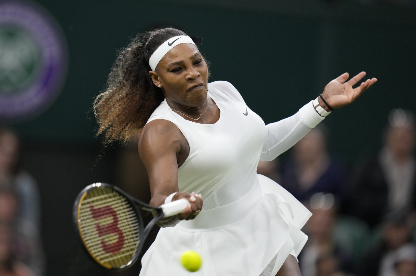 Serena Williams plays Aliaksandra Sasnovich at the Wimbledon, London, June 29, 2021. (AP Photo)