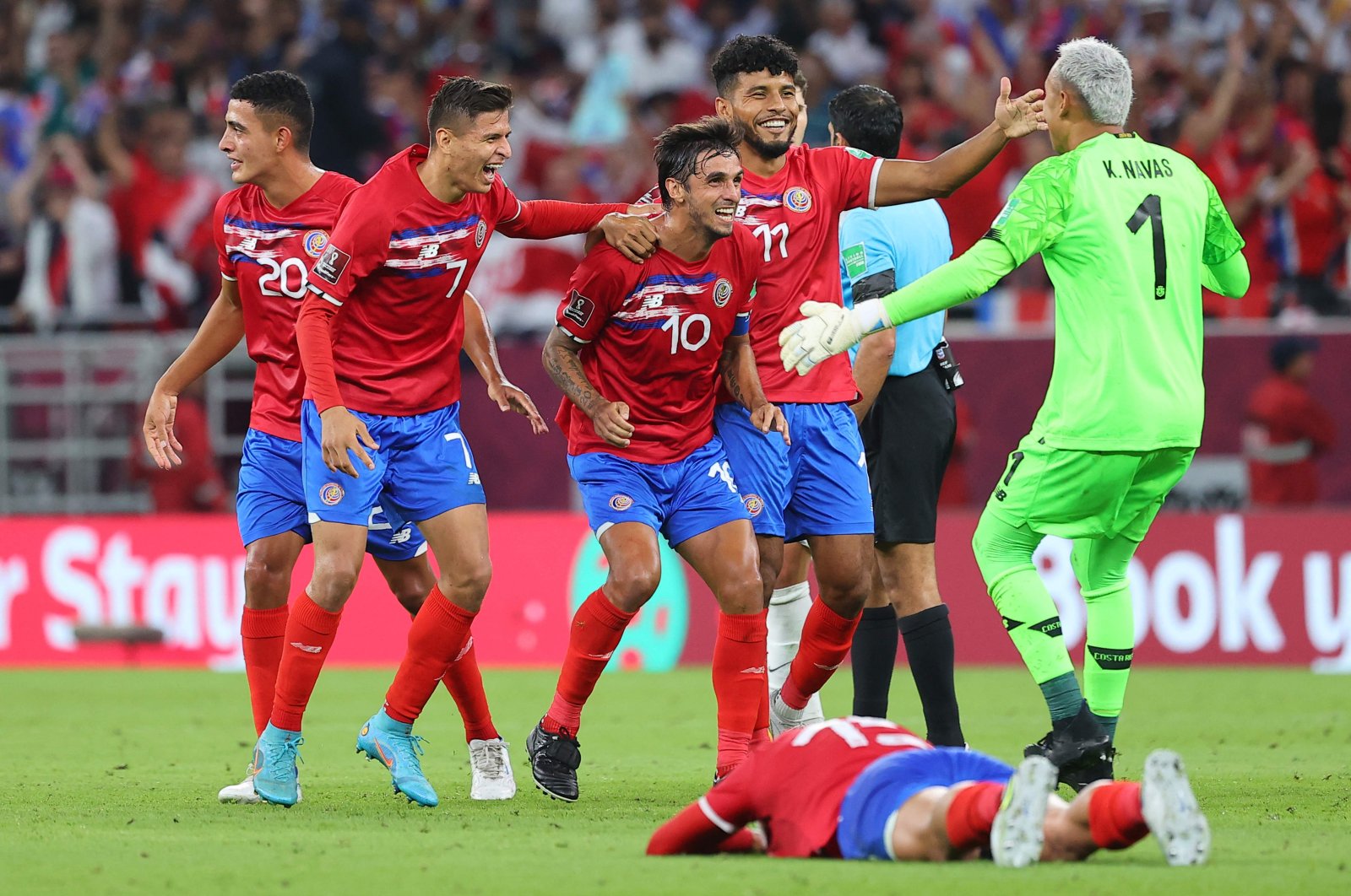 Costa Rica players celebrate their win in the FIFA World Cup 2022 inter-confederation playoffs match against New Zealand, Al Rayyan, Doha, June 14, 2022. (AFP Photo)