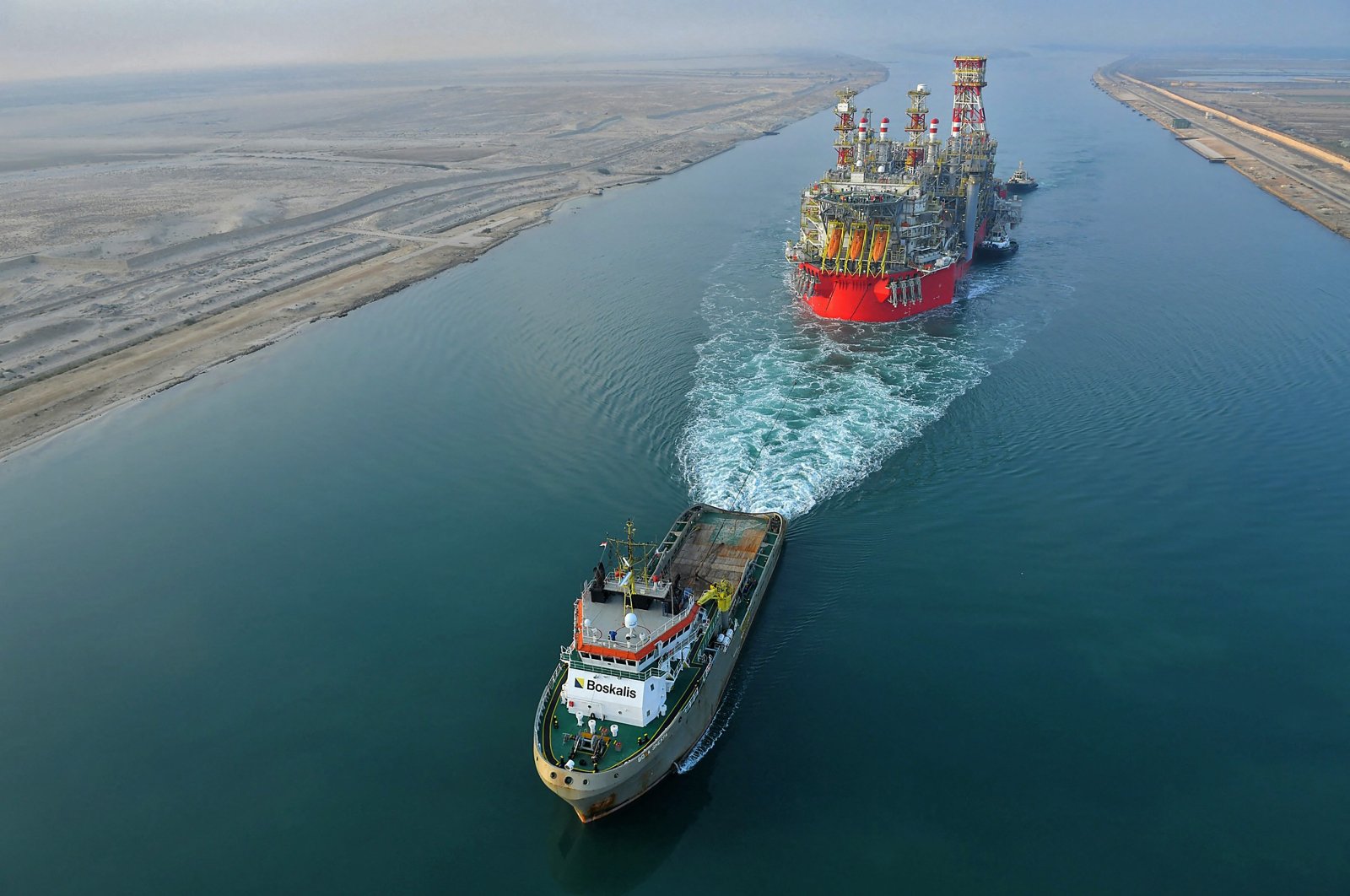 A tugboat pulling an Energean floating production storage and offloading (FPSO) ship along Egypt&#039;s Suez Canal, June 3, 2022. (AFP Photo)