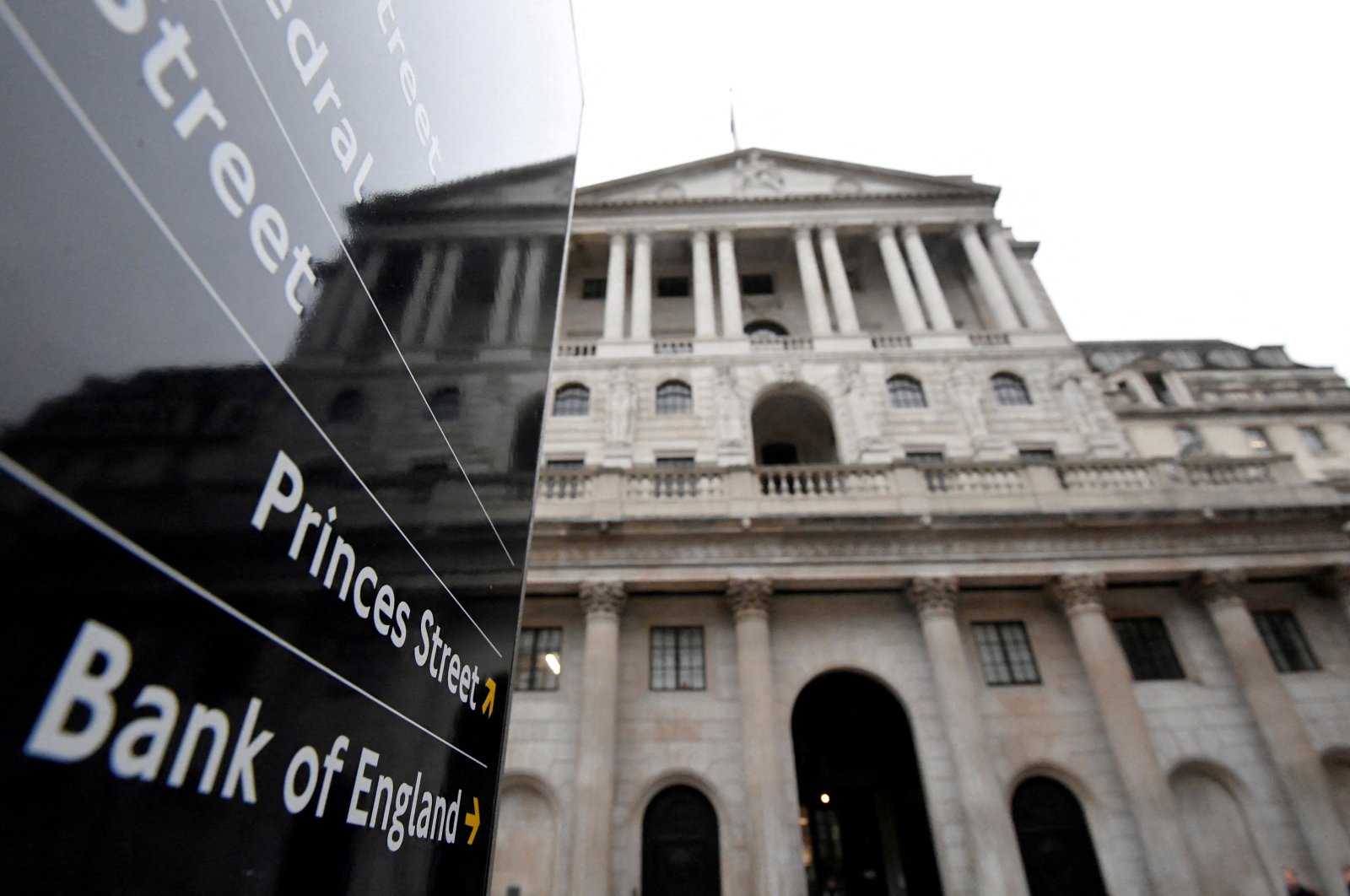 BoE menaikkan suku bunga untuk kelima kalinya karena inflasi menuju dua digit