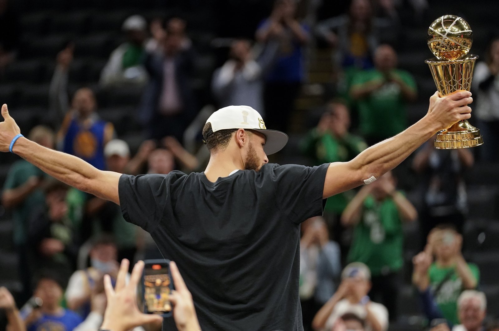 Golden State Warriors guard Stephen Curry celebrates with the Bill Russell Trophy for most valuable player after the game, in Boston, United States, Jun. 16, 2022. (AP PHOTO) 