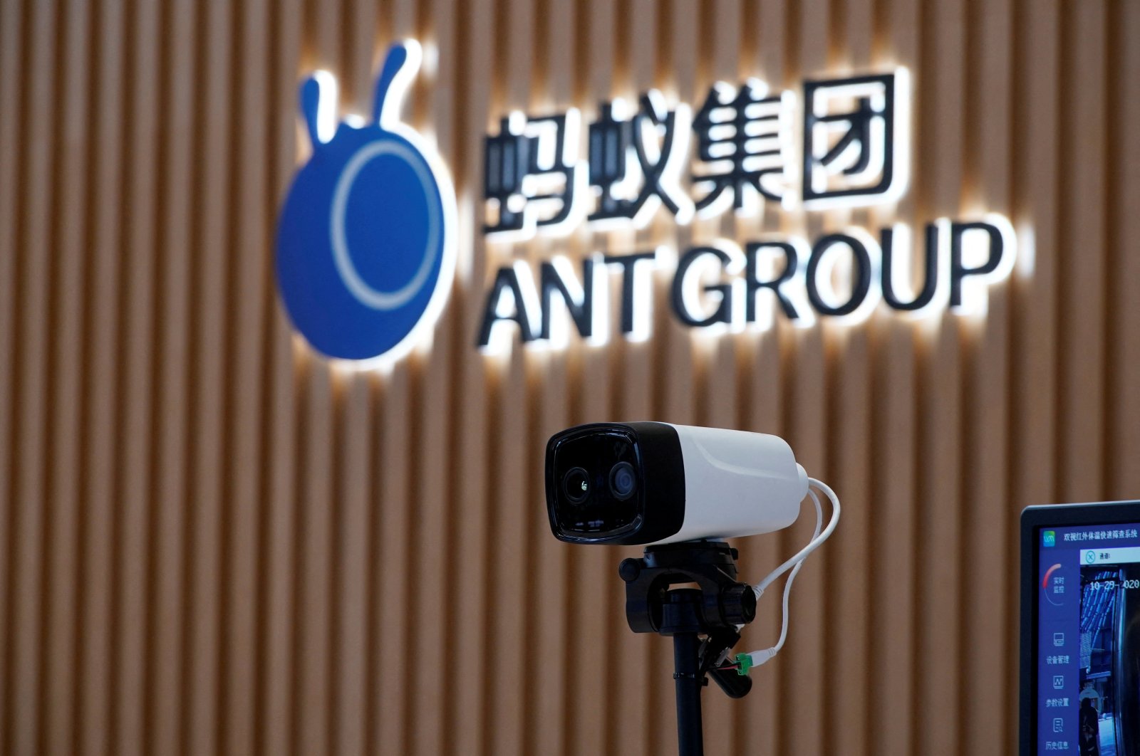 Bank sentral China menerima aplikasi Ant untuk perusahaan induk keuangan: Sumber