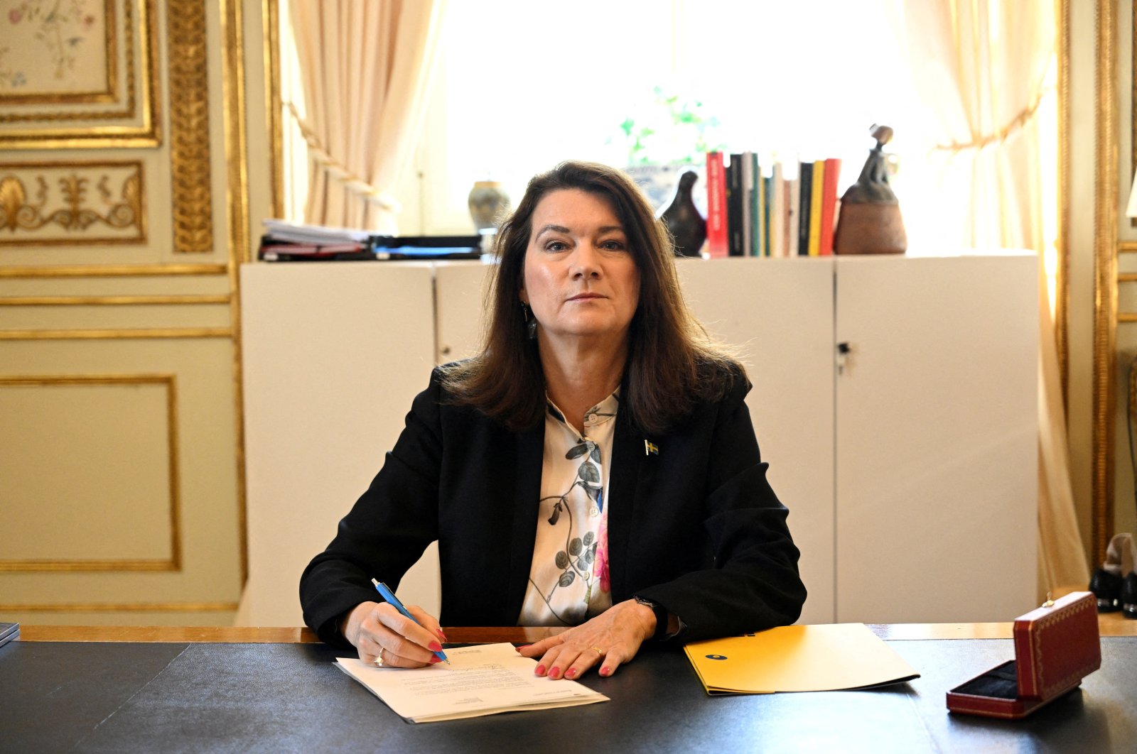 Ruotsin ulkoministeri Ann Linde allekirjoitti maan Nato-jäsenyyshakemuksen ulkoministeriössä Venäjän hyökkäyksen aikana Ukrainaan, Tukholmassa, Ruotsissa, 17. toukokuuta 2022. (Reuters Photo)