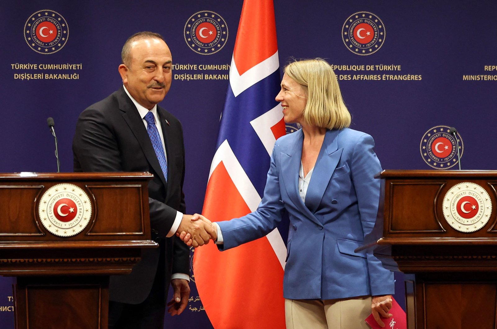 Turkish Foreign Minister Mevlut Cavusoglu (L) and Norwegian Foreign Minister Anniken Huitfeldt (R) shake hands as they hold a joint press conference in Ankara, Turkey, June 15, 2022. (AFP Photo)
