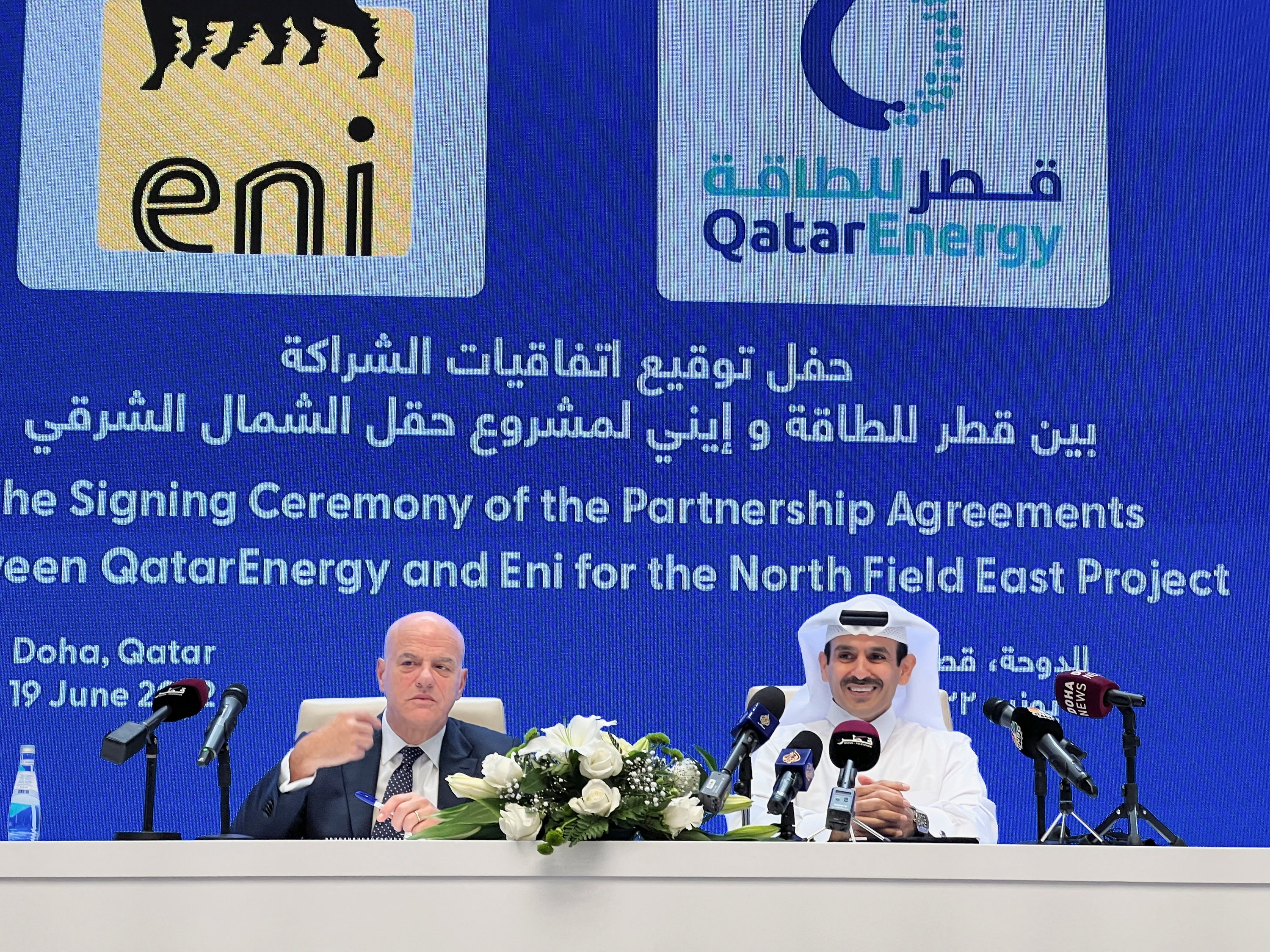 Eni CEO Claudio Descalzi and Qatar's State Minister for Energy and Qatar Energy CEO Saad al-Kaabi attend the signing ceremony, Doha, Qatar, June 19, 2022. (Reuters Photo)