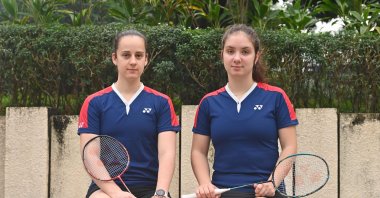 Ukraine's women's doubles badminton players Yelyzaveta Zharka (L) and Mariia Stoliarenko, who are in the country to take part in the Indonesia Open badminton tournament, pose for pictures in Jakarta, Indonesia, June 15, 2022. (AFP Photo)