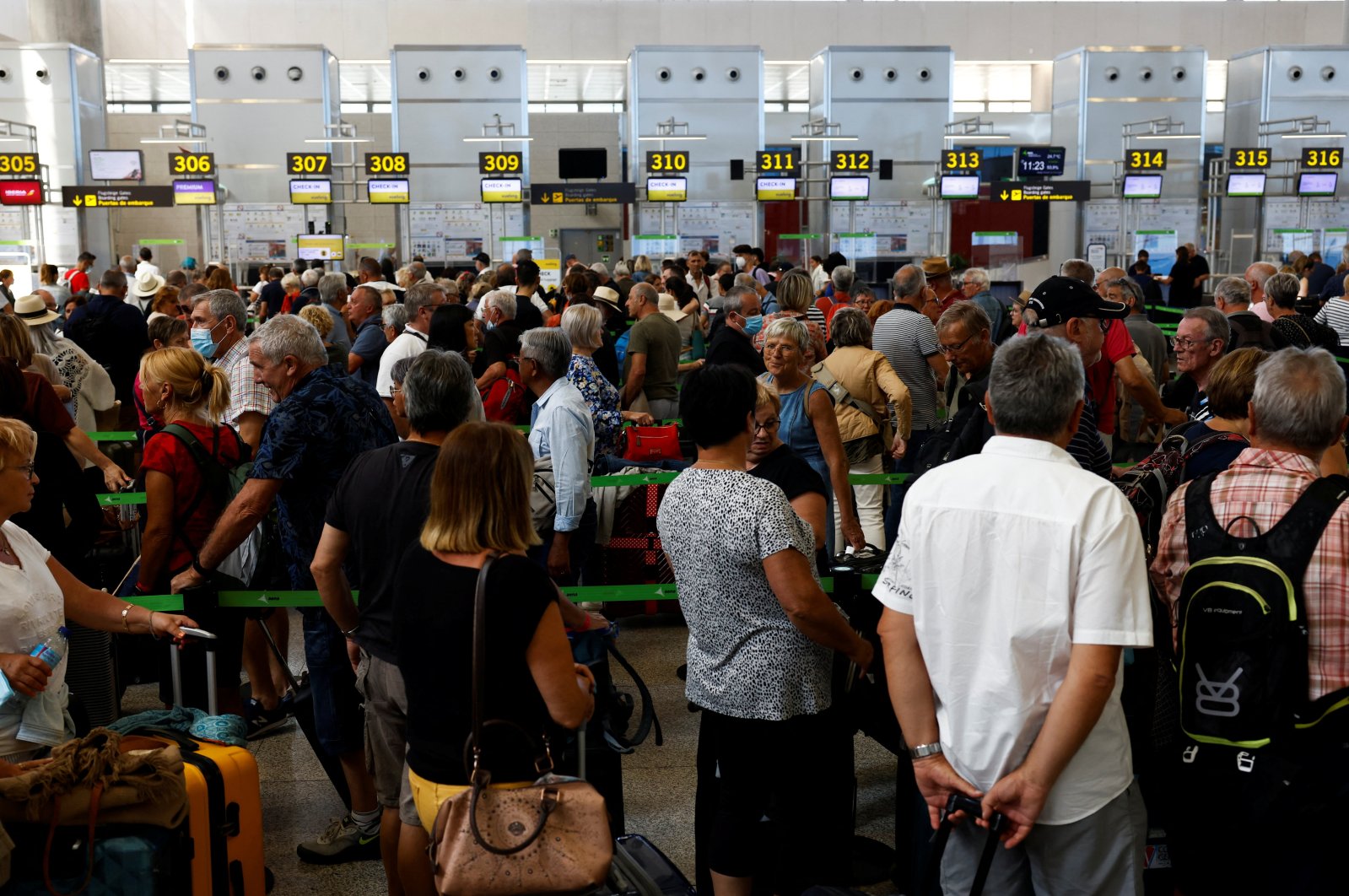 Passengers queue at check-in desks at Malaga-Costa del Sol Airport, Malaga, Spain, June 4, 2022. (Reuters Photo)
