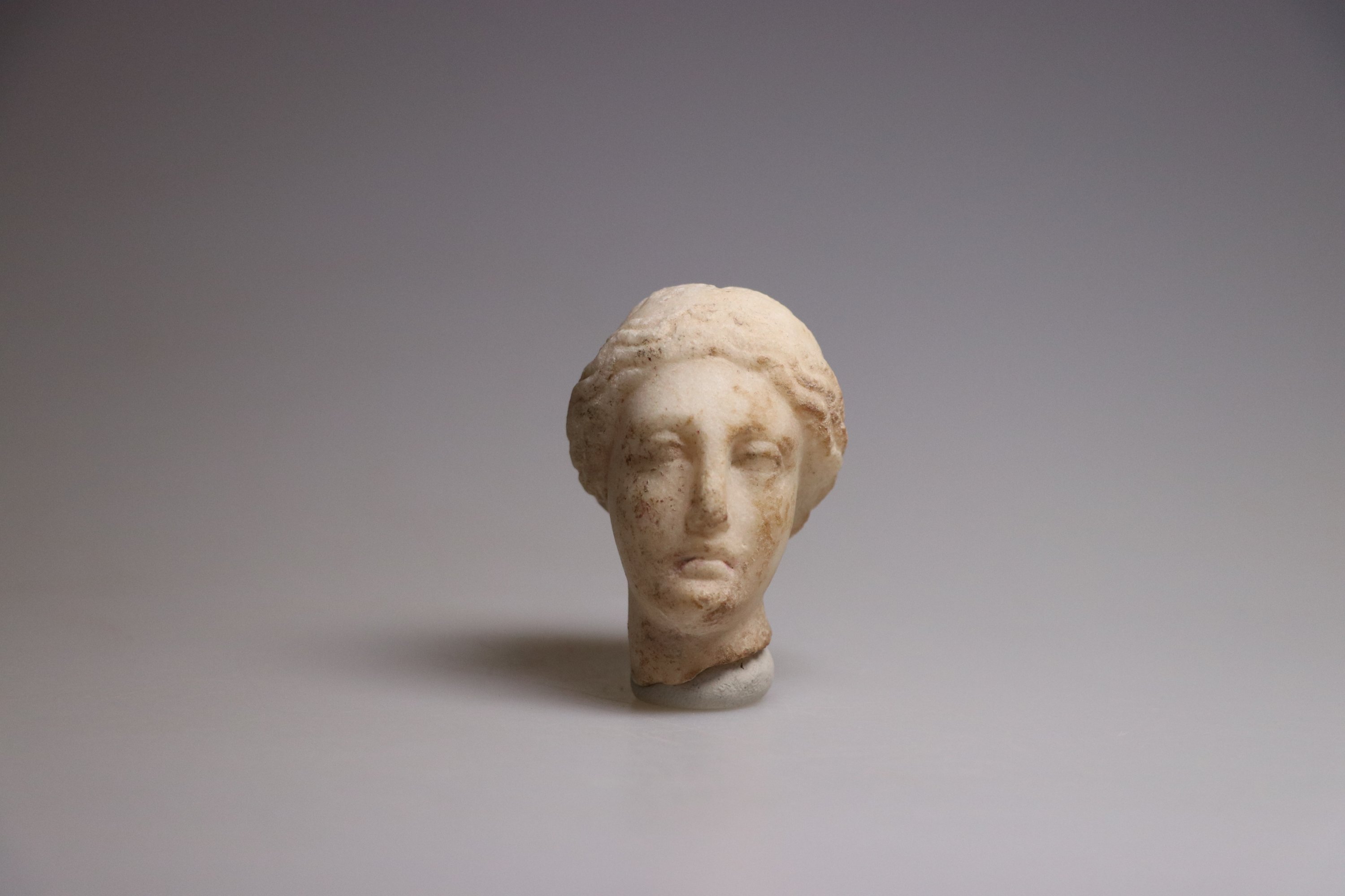 20 Haziran 2022'de Türkiye'nin orta kesiminde bulunan Nikde, Diana antik kentinde bulunan bir kadın figüründen bir görünüm.  (AA) 