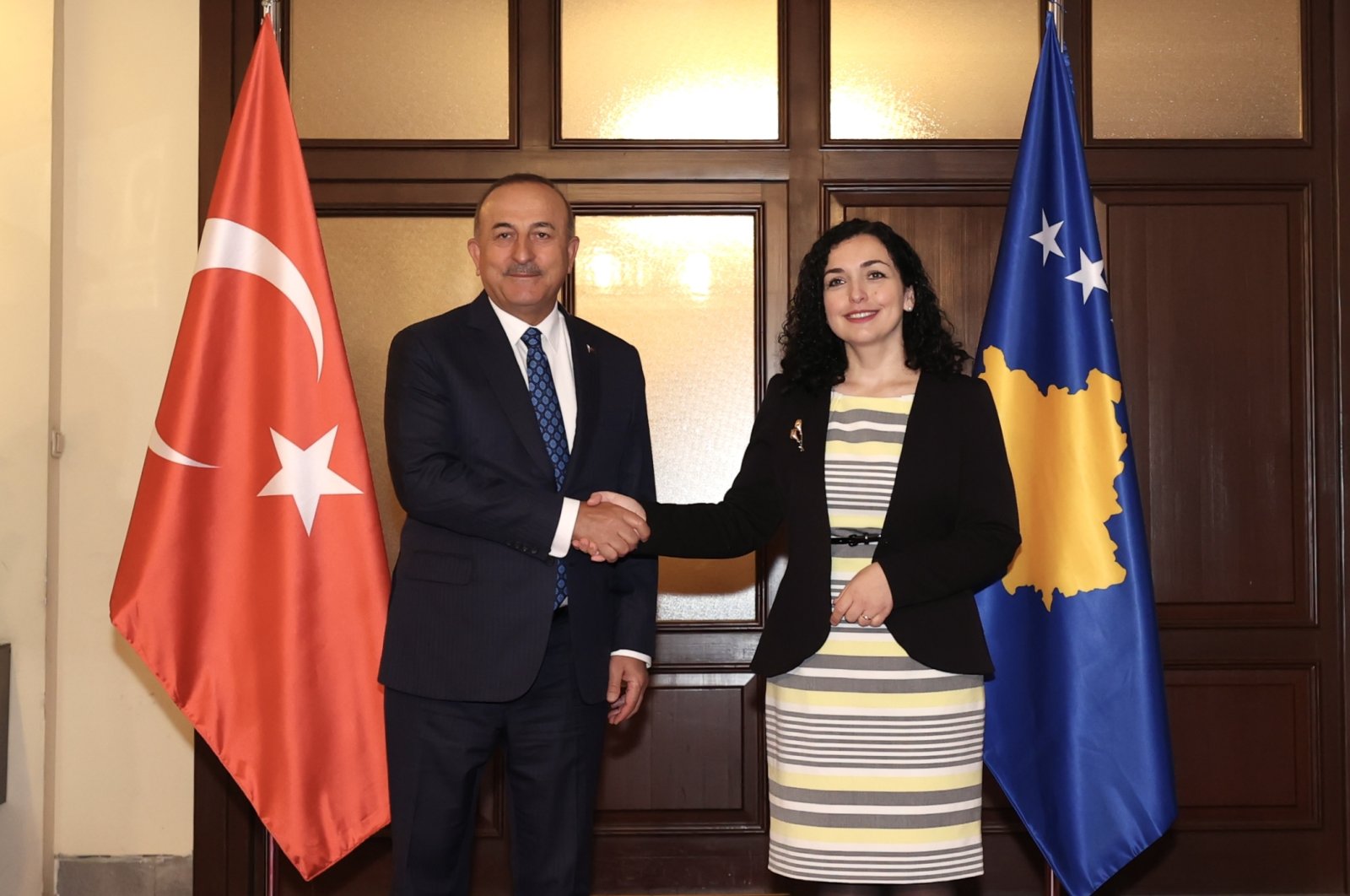 Foreign Minister Mevlüt Çavuşoğlu (L) is received by Kosovo&#039;s President Vjosa Osmani in the capital Pristina, Kosovo, June 20, 2022. (AA)