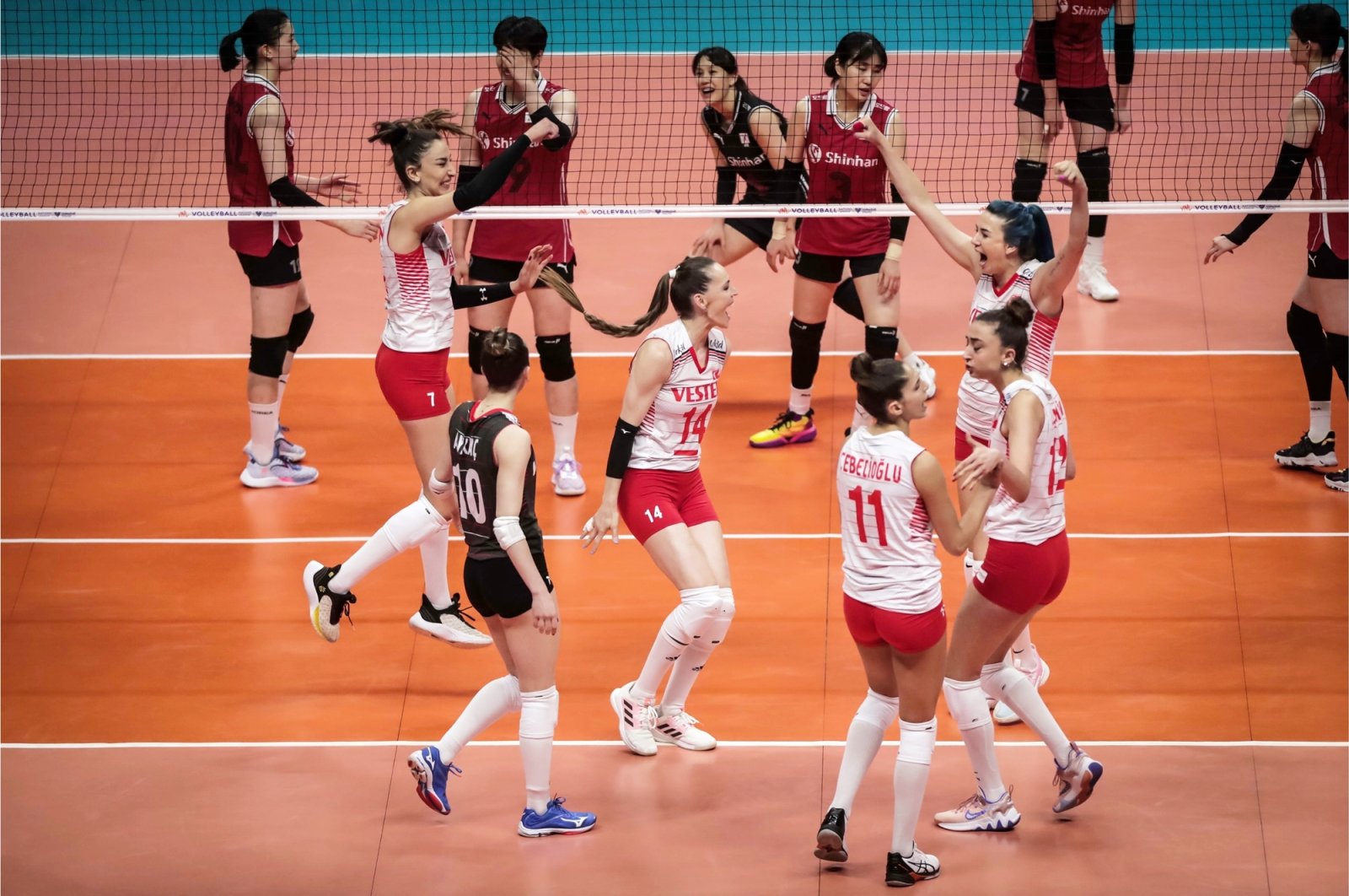 Turkish players celebrate beating South Korea 3-1 in the 2022 FIVB Volleyball Women&#039;s Nations League, Brasilia, Brazil, June 19, 2022. (AA Photo)