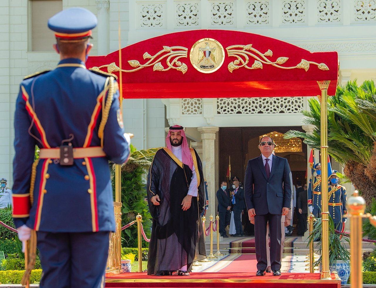 Egyptian President Abdel-Fattah el-Sissi (R) receiving Crown Prince Mohammed bin Salman (L) ahead of a meeting in Cairo, Egypt, June 21, 2022. (Handout by Saudi Royal Court via EPA)
