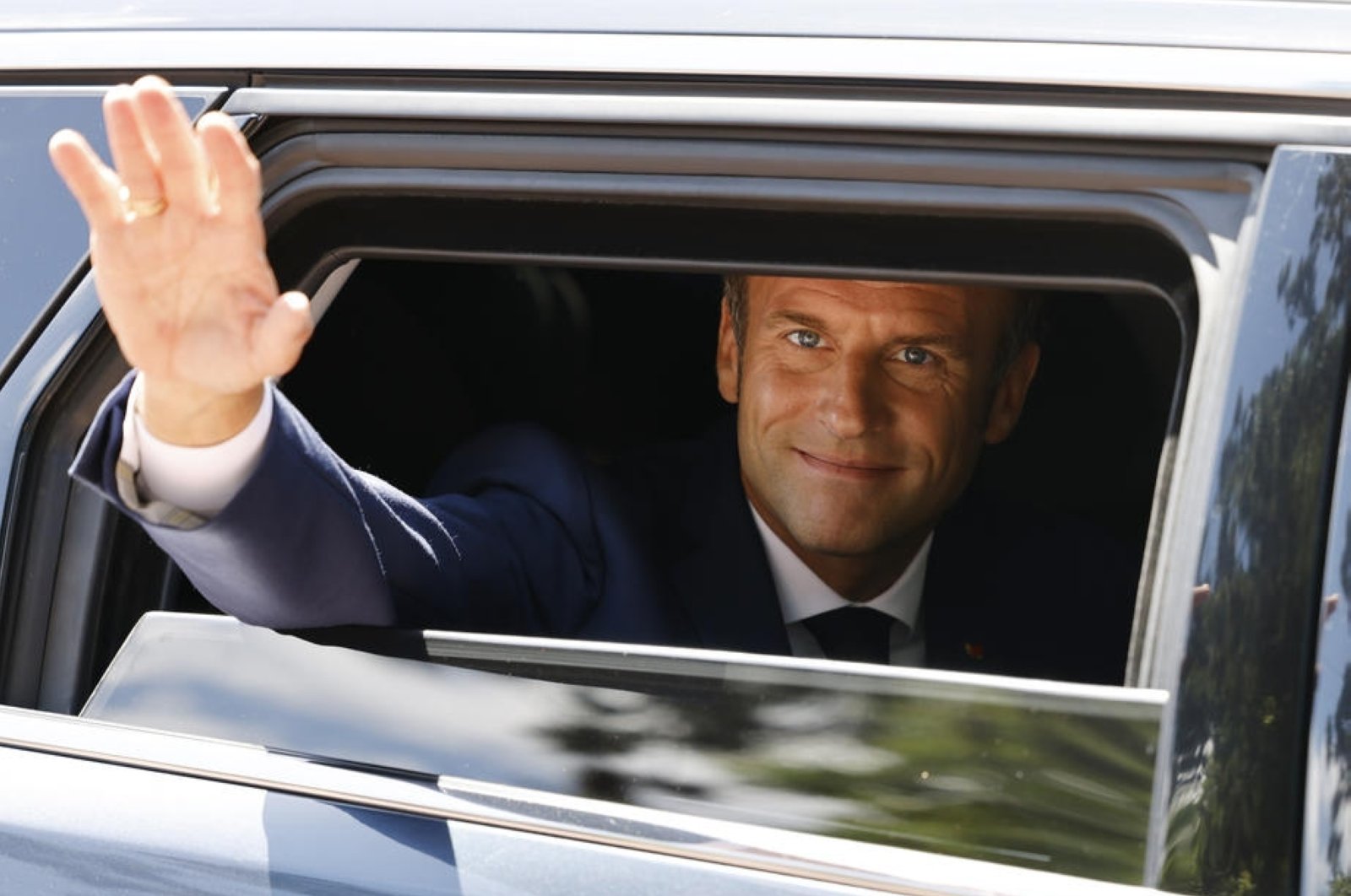 Macron menolak pengunduran diri PM Prancis menjelang pembicaraan tentang kebuntuan