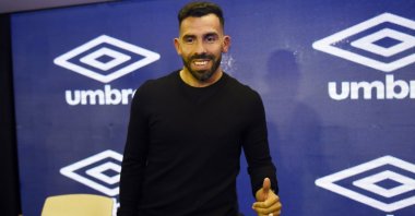 Carlos Tevez gives a thumbs up during his presentation as the new coach for Rosario Central, Rosario, Argentina, June 21, 2022. (AP Photo)