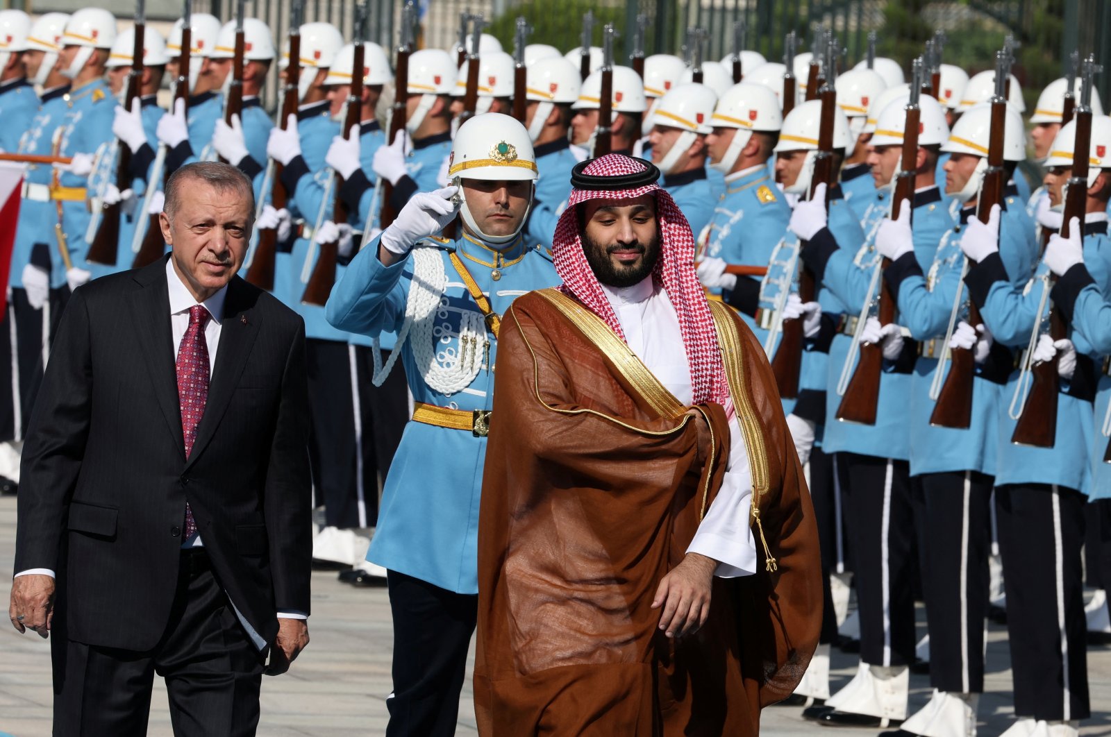 President Recep Tayyip Erdoğan and Saudi Crown Prince Mohammed bin Salman (MBS) review a guard of honor during a welcome ceremony at the Presidential Complex in the capital Ankara, Turkey, June 22, 2022. (REUTERS)