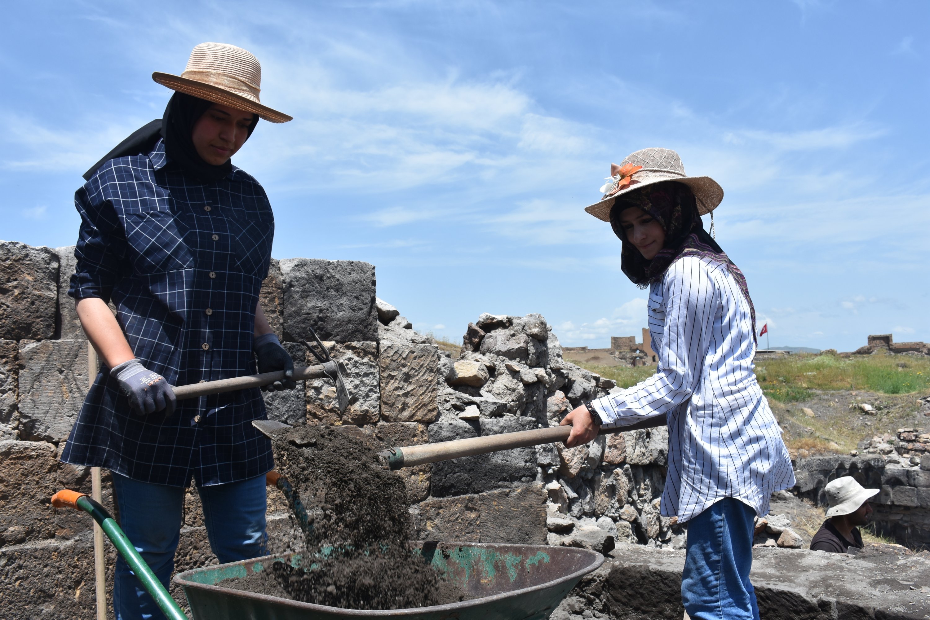 Archäologen arbeiten in Ani, Kars im Nordosten der Türkei, 22. Juni 2022. (AA-Foto)