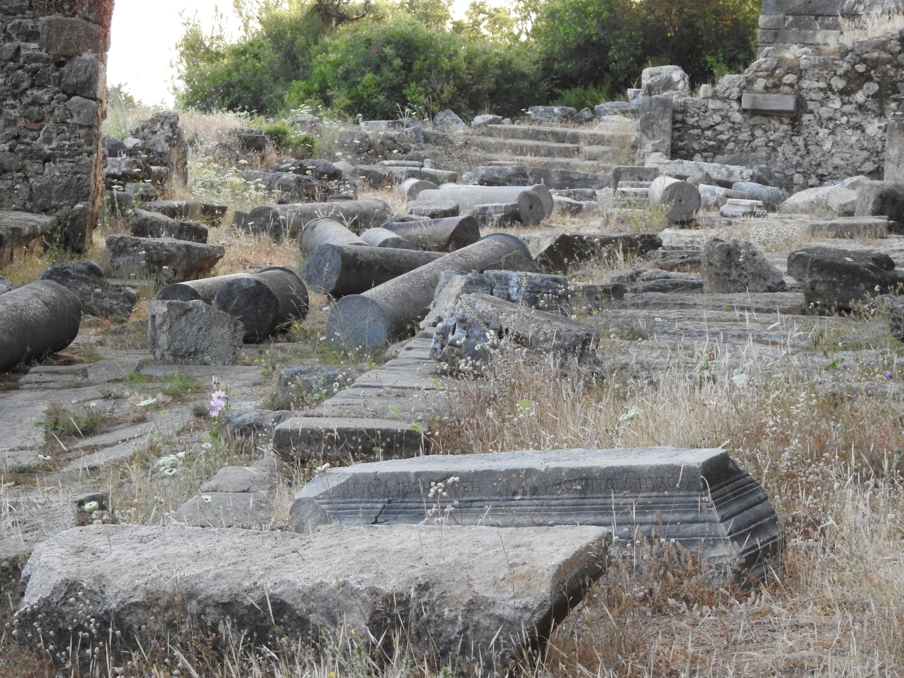 Pemandangan dari kolom kuno di ) kota kuno Syedra, Antalya, Turki selatan, 20 Juni 2020. (Shutterstock