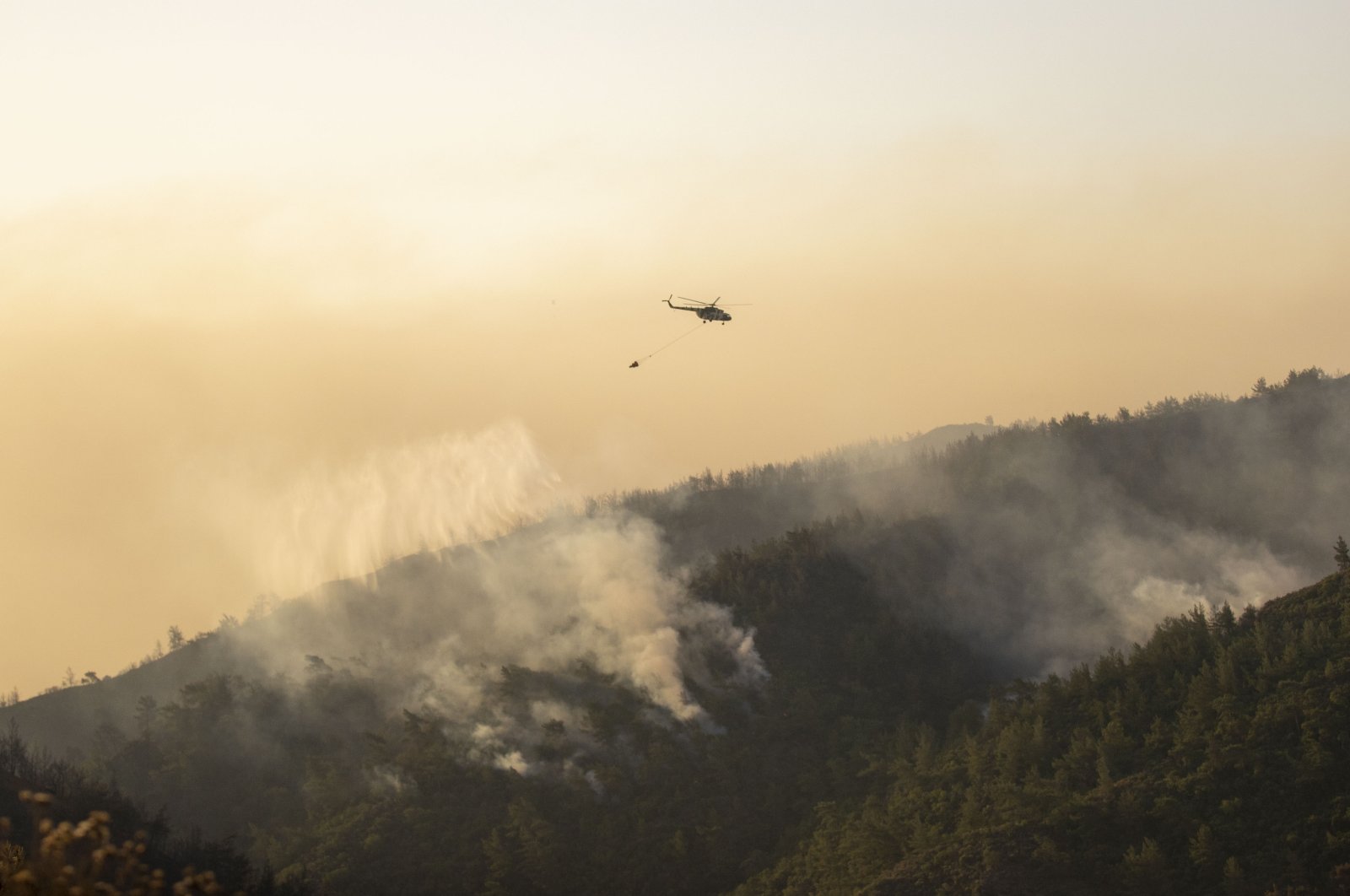 Kebakaran hutan berkobar di Marmaris Turki di tengah upaya putus asa
