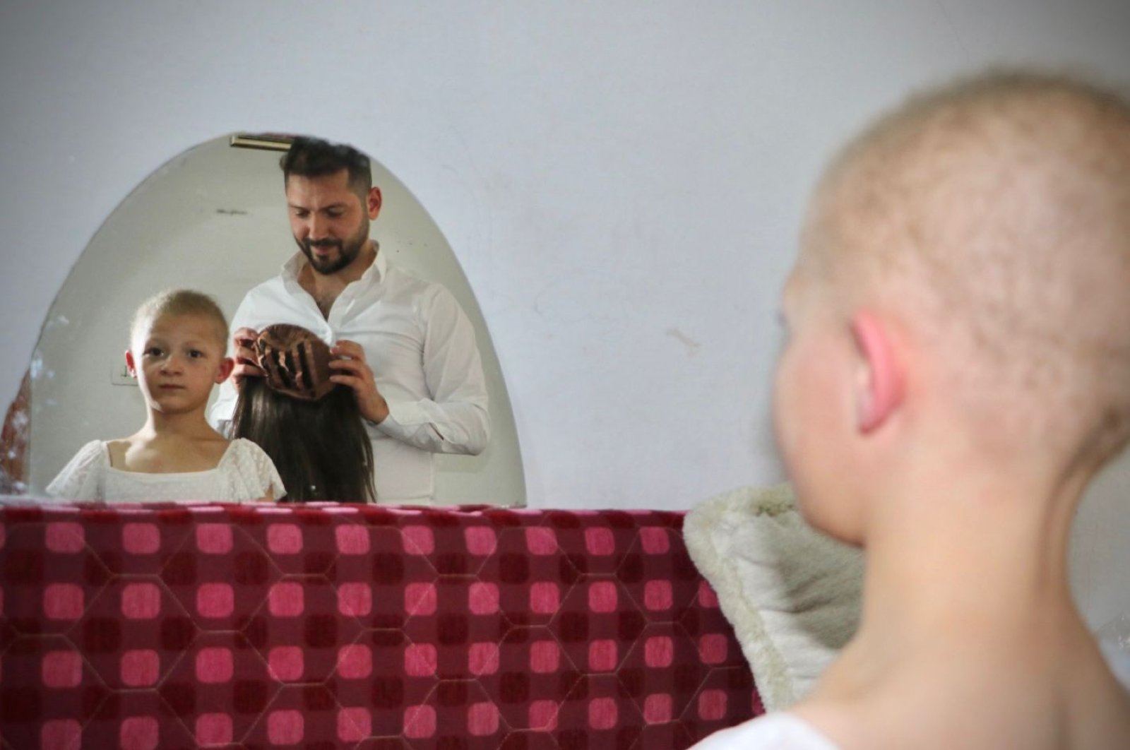 Impian anak-anak yang sakit menjadi kenyataan dengan wig yang dibuat oleh penata rambut Turki