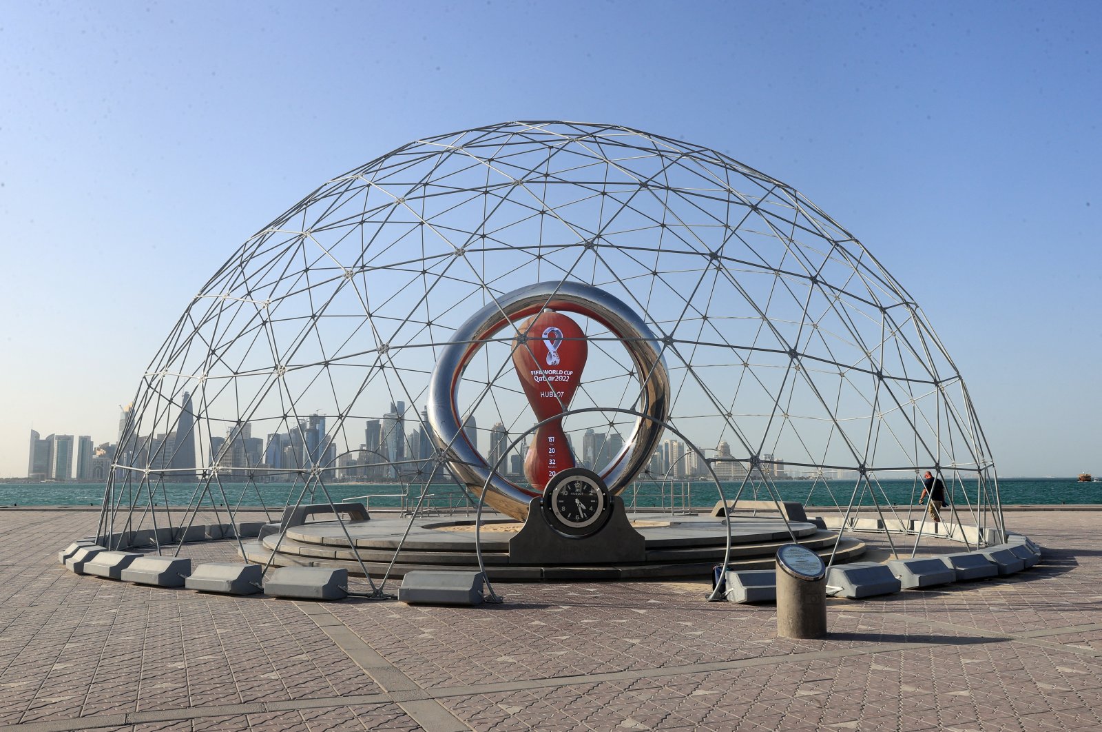 A general view of the 2022 World Cup countdown clock, Doha, Qatar, June 16, 2022. (Reuters Photo)