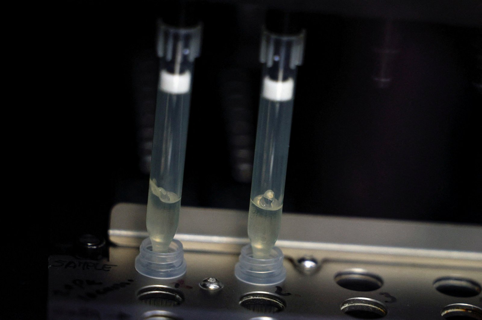 Two samples of suspected cases of monkeypox go through a process of nucleic acid extraction as they get tested at a microbiology lab at La Paz Hospital in Madrid, Spain, June 1, 2022. (Reuters Photo)