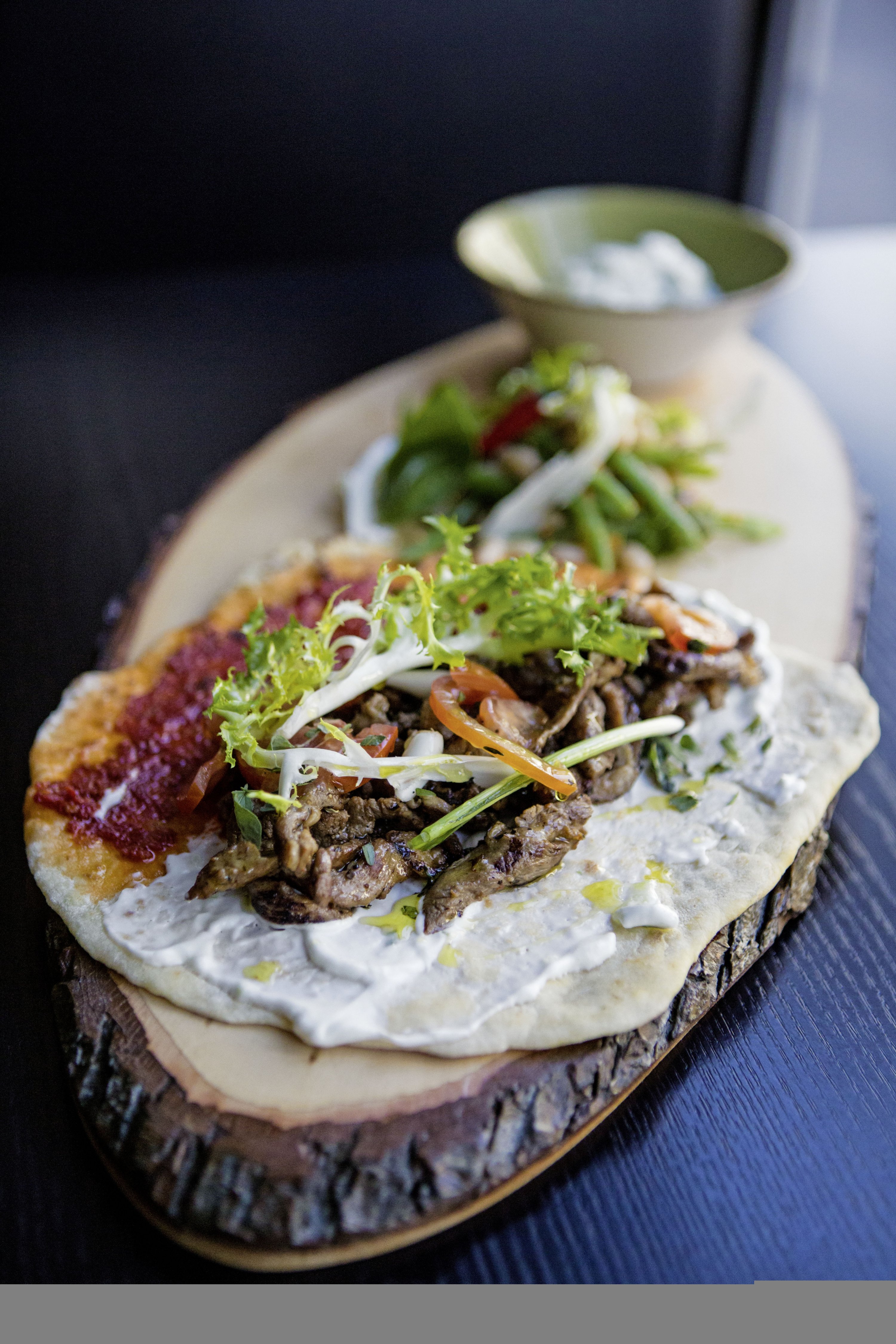 'Gyros de luxe' ini dari restoran Dionysos di Hamburg, 30 Oktober 2013. (Foto DPA)