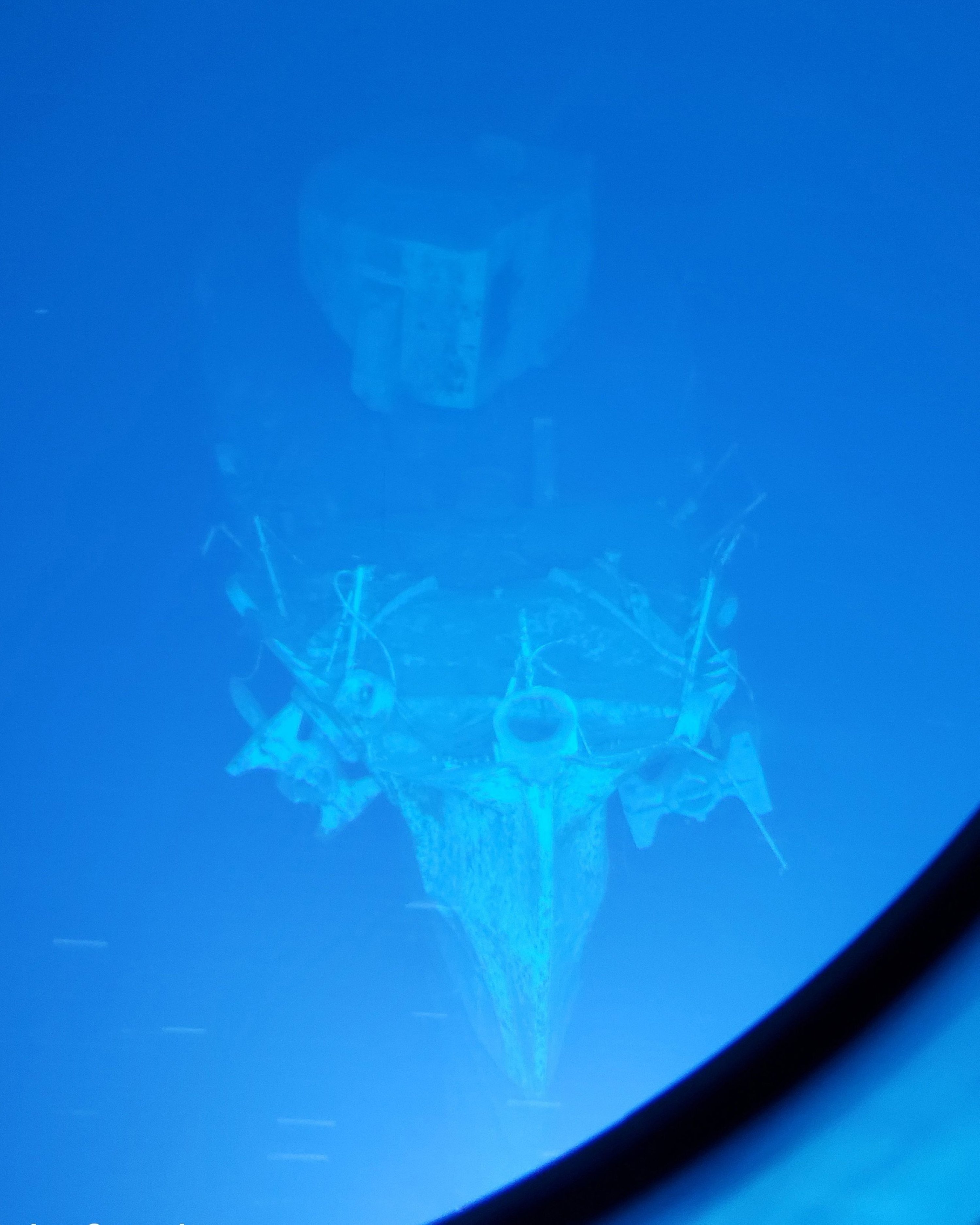 Foto selebaran tak bertanggal yang diterima pada 25 Juni 2022 dari ekspedisi Caladan Oceanic dan EYOS ini menunjukkan tampilan depan bangkai kapal perusak angkatan laut USS USS Samuel B. Roberts.  (Foto AFP)