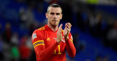 Wales' Gareth Bale applauds fans after Nations League match against the Netherlands, Cardiff, Wales, June 8, 2022. (Reuters Photo)